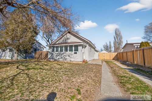 221 Madison, American Falls, ID, 83211 | Card Image