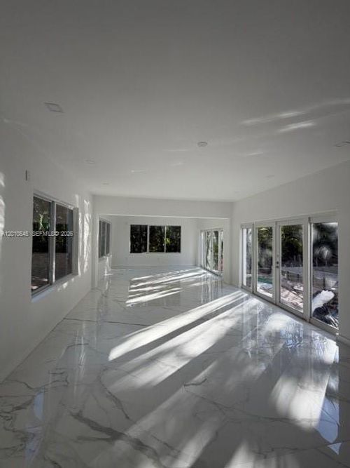 5824 Alton Rd, Miami Beach, FL, 33140 | Card Image