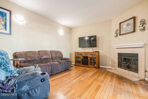 103-5782 Oak Bank Trl, Oak Park, CA, 91377-5641 | Card Image