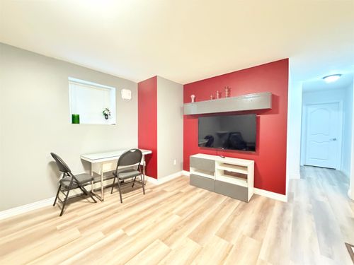 8246 152 St, Surrey, BC, V3S3M7 | Card Image