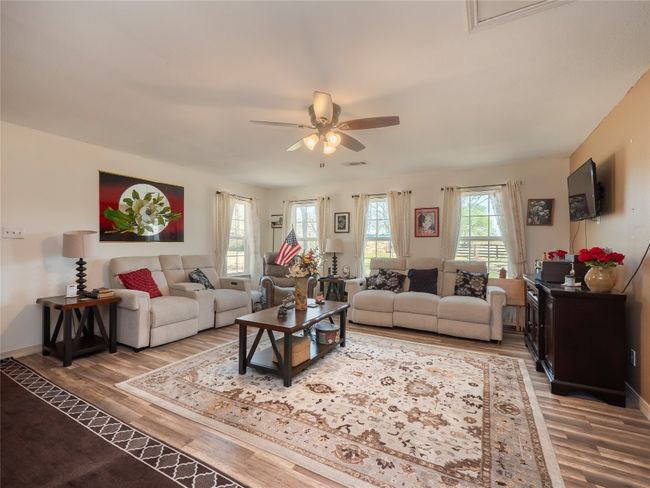 557 Riddle Rd, House other with 7 bedrooms, 4 bathrooms and null parking in Cedar Creek TX | Image 4
