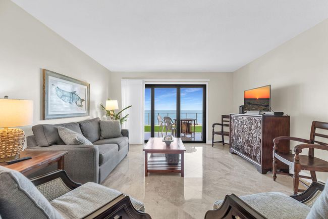 Living Room | Image 7