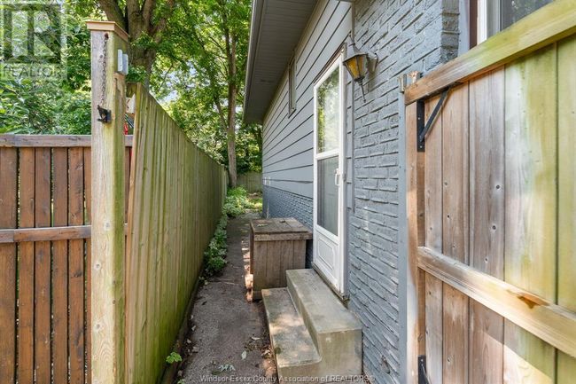 1361 Isabelle Pl, Home with 5 bedrooms, 2 bathrooms and null parking in Windsor ON | Image 8