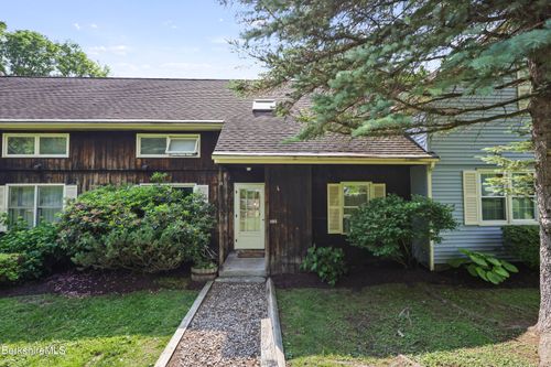 1052 Beaver Pond Mdws, Hancock, MA, 01237-6913 | Card Image