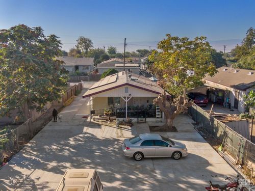 8004 Middleton Ln, Lamont, CA, 93241-2922 | Card Image