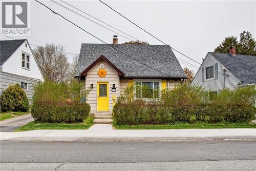 32 Montgomery Cres, Saint John, NB, E2K2S9 | Card Image