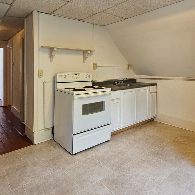 61 Williams St, Home with 0 bedrooms, 3 bathrooms and null parking in Bellows Falls VT | Image 20