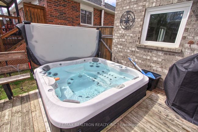169 King St, House other with 4 bedrooms, 3 bathrooms and 6 parking in Mount Albert ON | Image 32