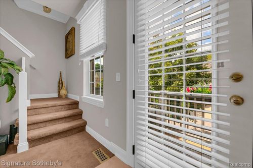 56624 Longhorn Dr, Shelby Township, MI, 48316-5746 | Card Image