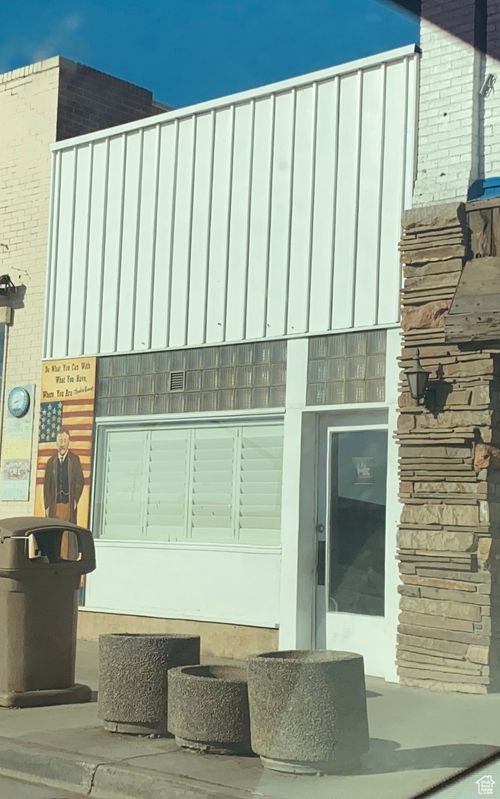 17 N Main St, Roosevelt, UT, 84066-3025 | Card Image