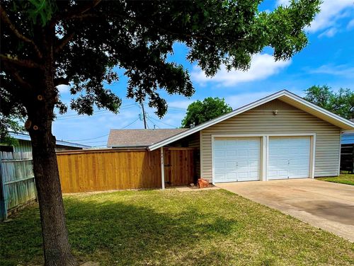 4814 Lovell Ave, Fort Worth, TX, 76107-5327 | Card Image