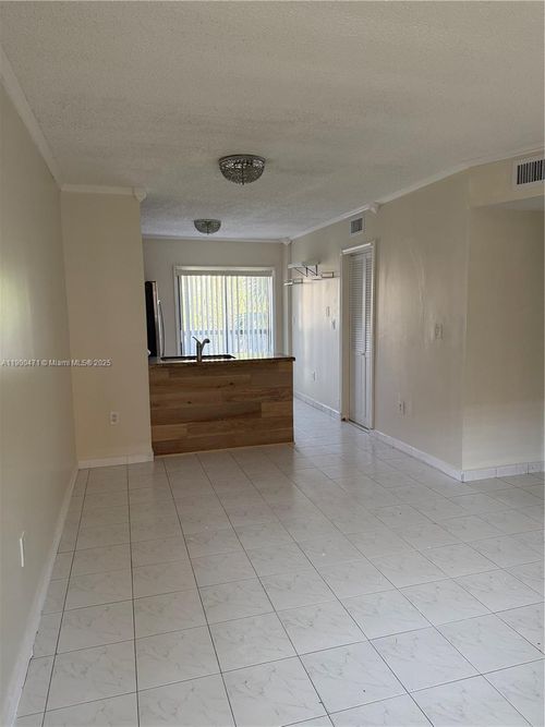 apt-308-5490 W 21st Ct, Hialeah, FL, 33016-7049 | Card Image
