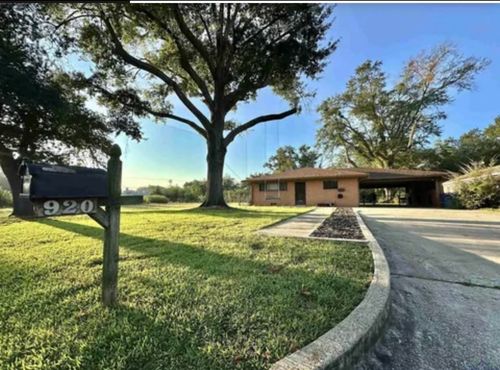 920 Emmons St, Kilgore, TX, 75662-4025 | Card Image