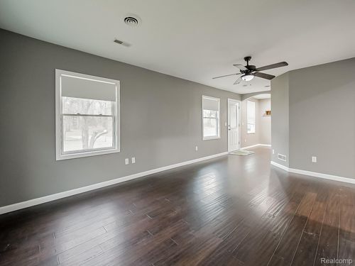 4744 Midland Dr, Pinckney, MI, 48169-9372 | Card Image