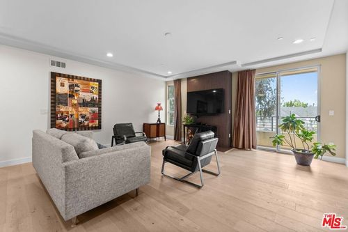 302-5525 W Olympic Boulevard, Los Angeles, CA, 90036 | Card Image