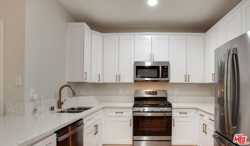 4-235-348 Hauser Blvd, Los Angeles, CA, 90036-3276 | Card Image