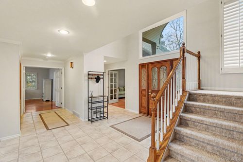 777 Great Oaks Dr, Bloomfield Hills, MI, 48304-1922 | Card Image