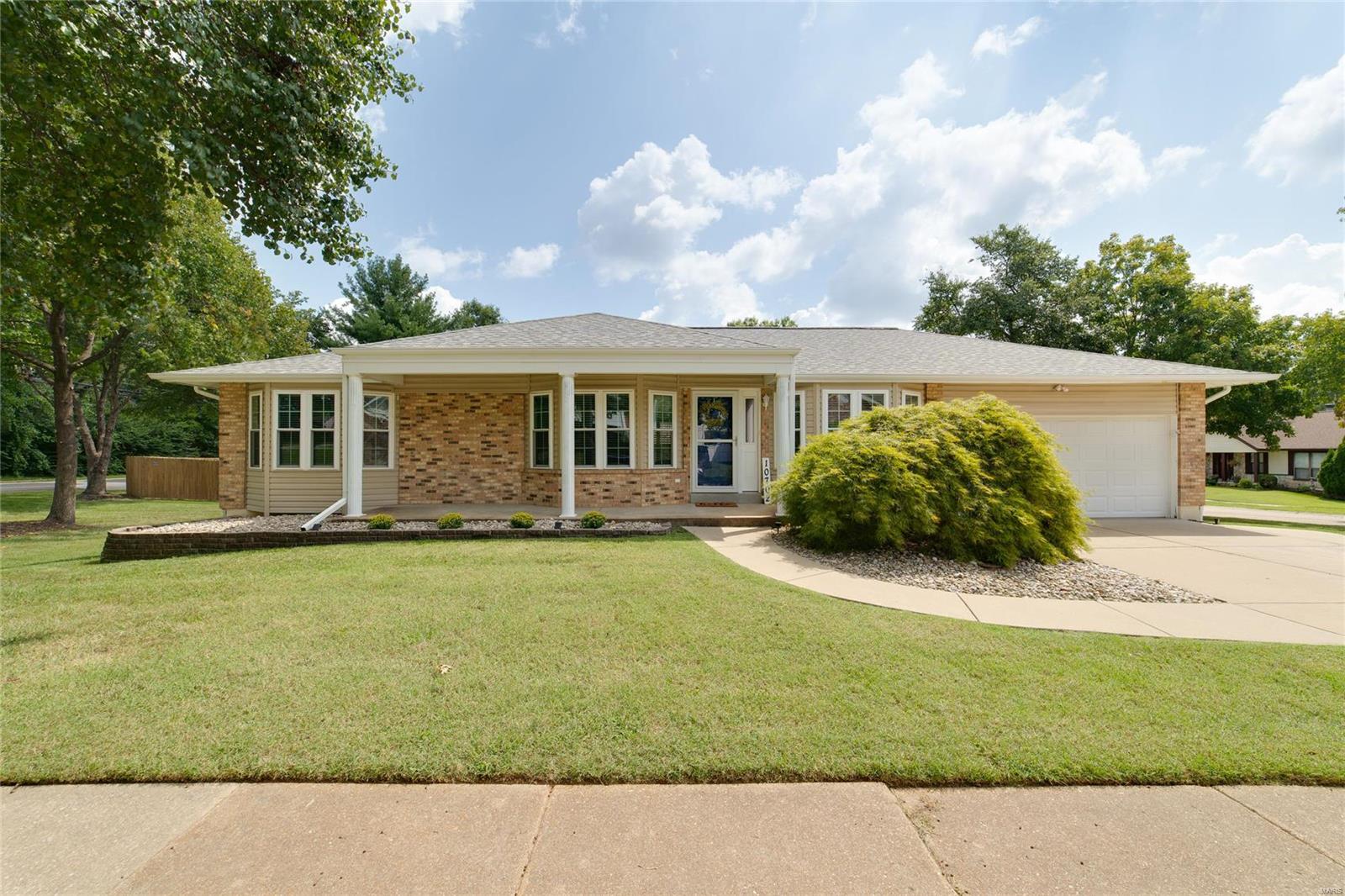 Roxanna Dr, Saint Louis, MO 63128