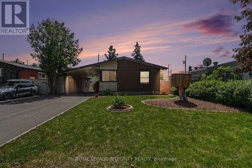 2450 Magnus Ave, Ottawa, ON, K1G1J8 | Card Image