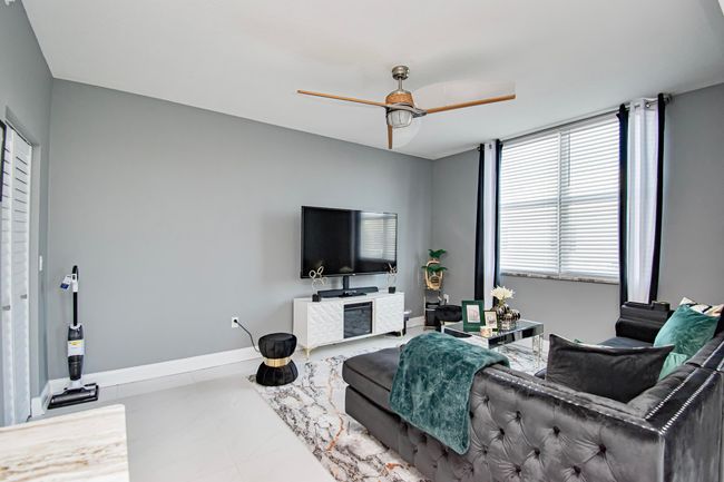 APT-623 - 804 E Windward Way, Condo with 2 bedrooms, 2 bathrooms and null parking in Lantana FL | Image 9