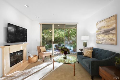 apt-1c-200 Deer Valley Rd, San Rafael, CA, 94903-5523 | Card Image