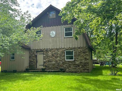 321 E Johnson St, Enfield, IL, 62835-1132 | Card Image