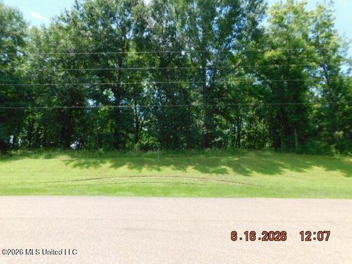 701 Club Car Dr, Hernando, MS, 38632-9512 | Card Image