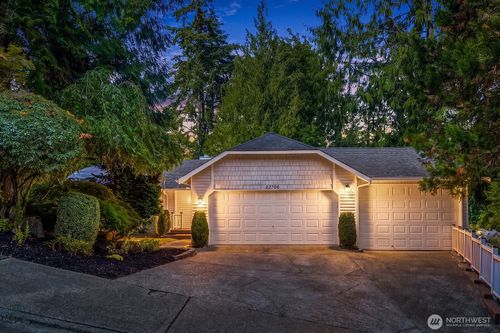 22706 Ne 12th Pl, Sammamish, WA, 98074-6813 | Card Image