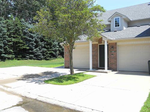 21015 Cooper Dr, Macomb, MI, 48044-6604 | Card Image
