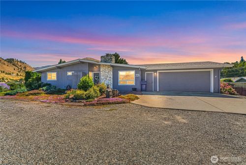 221 Olive St, Cashmere, WA, 98815-1124 | Card Image