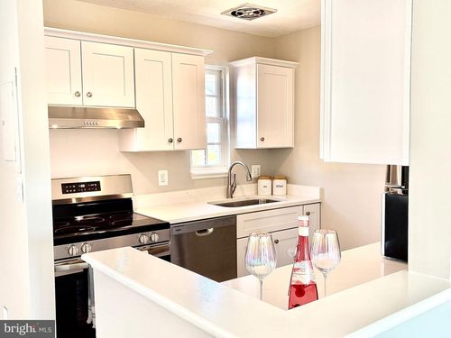 301-1708 W Abingdon Dr, ALEXANDRIA, VA, 22314-1084 | Card Image