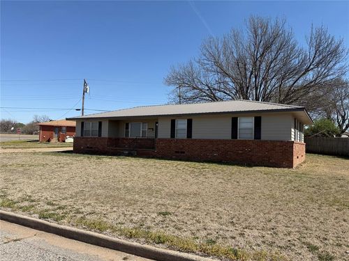 826 Hillcrest Dr, Watonga, OK, 73772-1402 | Card Image