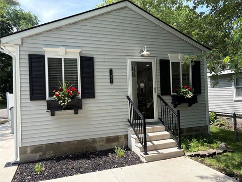 132 Maudlin St, Novi, MI, 48377-1843 | Card Image