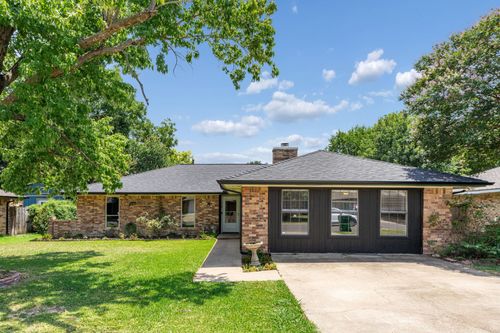 110 Bryn Mawr Ln, Waxahachie, TX, 75165-2128 | Card Image