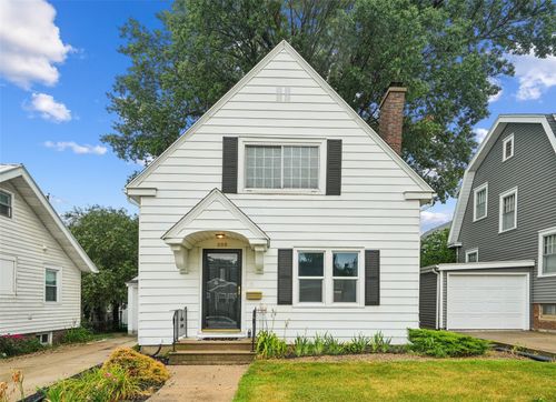 208 24th St Ne, Cedar Rapids, IA, 52402-4938 | Card Image
