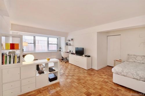 11b-210 E 63rd St, New York, NY, 10065-7681 | Card Image