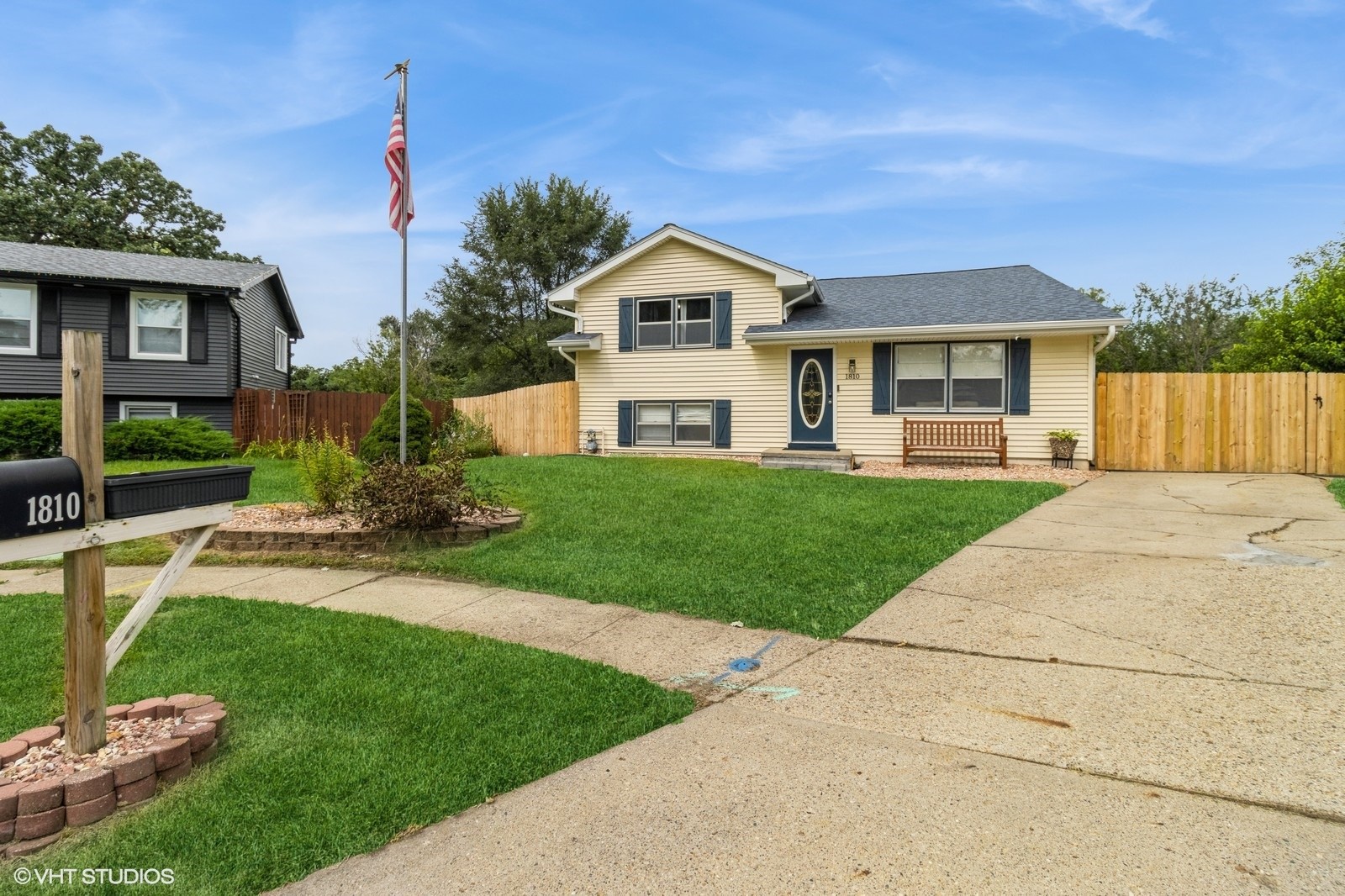 Glenwood Cir, Des Moines, IA 50320