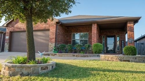 1120 Sierra Blanca Dr, Burleson, TX, 76028-6841 | Card Image