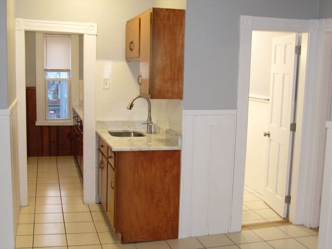 APT-3 - 2 Sturgis St, Condo with 3 bedrooms, 1 bathrooms and null parking in Worcester MA | Image 4