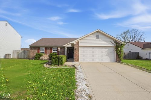 5736 Woodcote Dr, Indianapolis, IN, 46221-9317 | Card Image