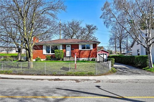 811 Dolph St N, Cambridge, ON, N3H2B6 | Card Image