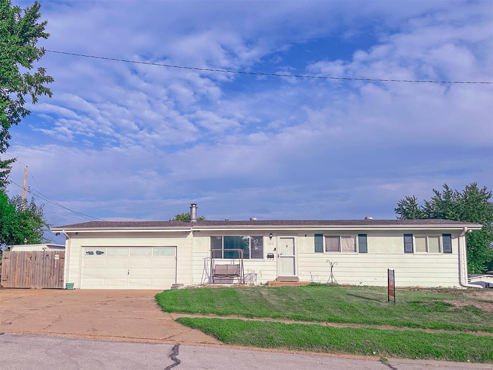 Bluff Dr, Florissant, MO 63031