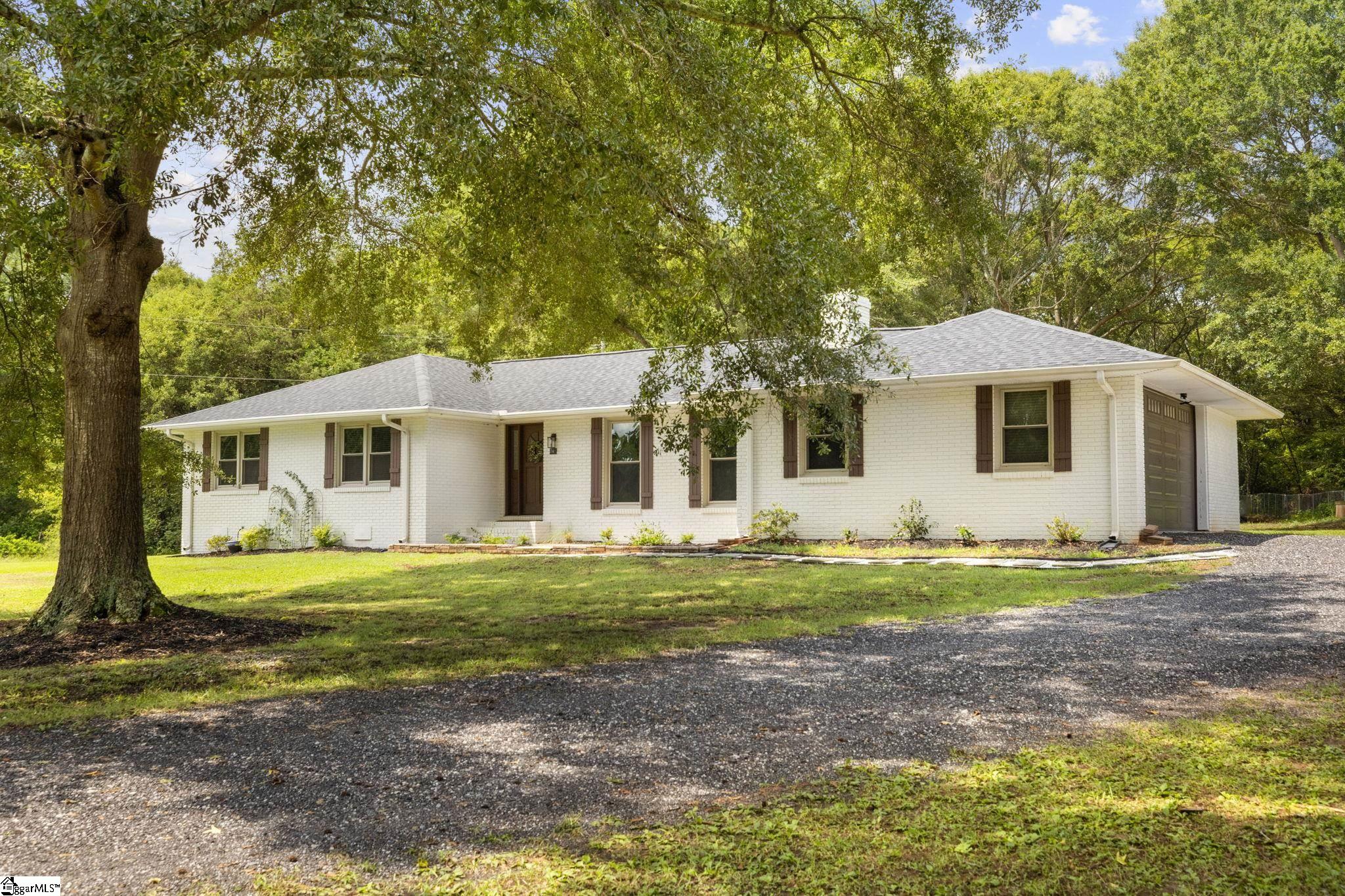 Canterbury Trl, Fountain Inn, SC 29644