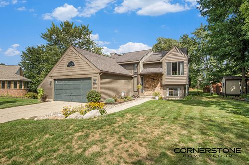 4926 Farmview Ln Se, Kentwood, MI, 49508-8422 | Card Image