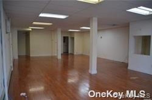 980 Church St, Baldwin, NY, 11510-4226 | Card Image