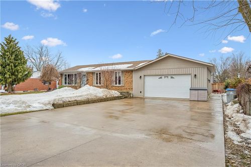 3972 Burns St, Shakespeare, ON, N0B2P0 | Card Image