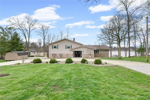 703 Holiday Dr, Willard, OH, 44890-9755 | Card Image
