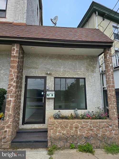 147 W Lancaster Ave, DOWNINGTOWN, PA, 19335-2509 | Card Image