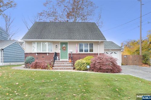 10-06 Essex Pl, Fair Lawn, NJ, 07410-1070 | Card Image