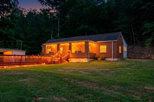 1852 Wildwood Rd, Salem, VA, 24153-1647 | Card Image